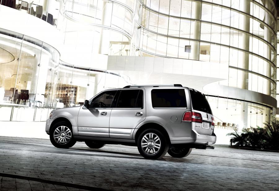  Lincoln Navigator 2011 года  (фото 8 из 16)